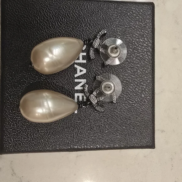 A beautiful pair of CHANEL dangle pearl earrings!